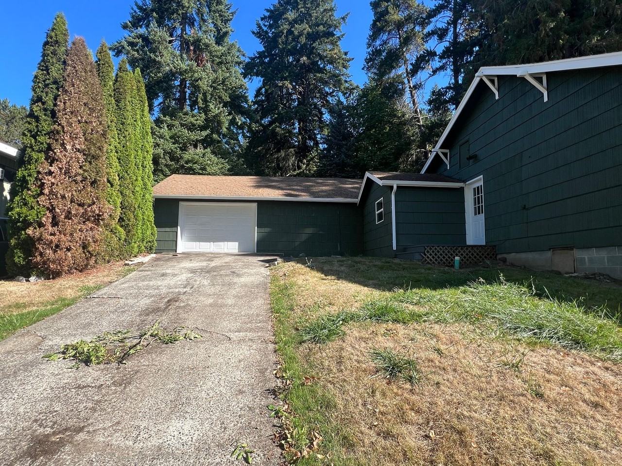 882 Se Adams Ave - Photo 3 of 18