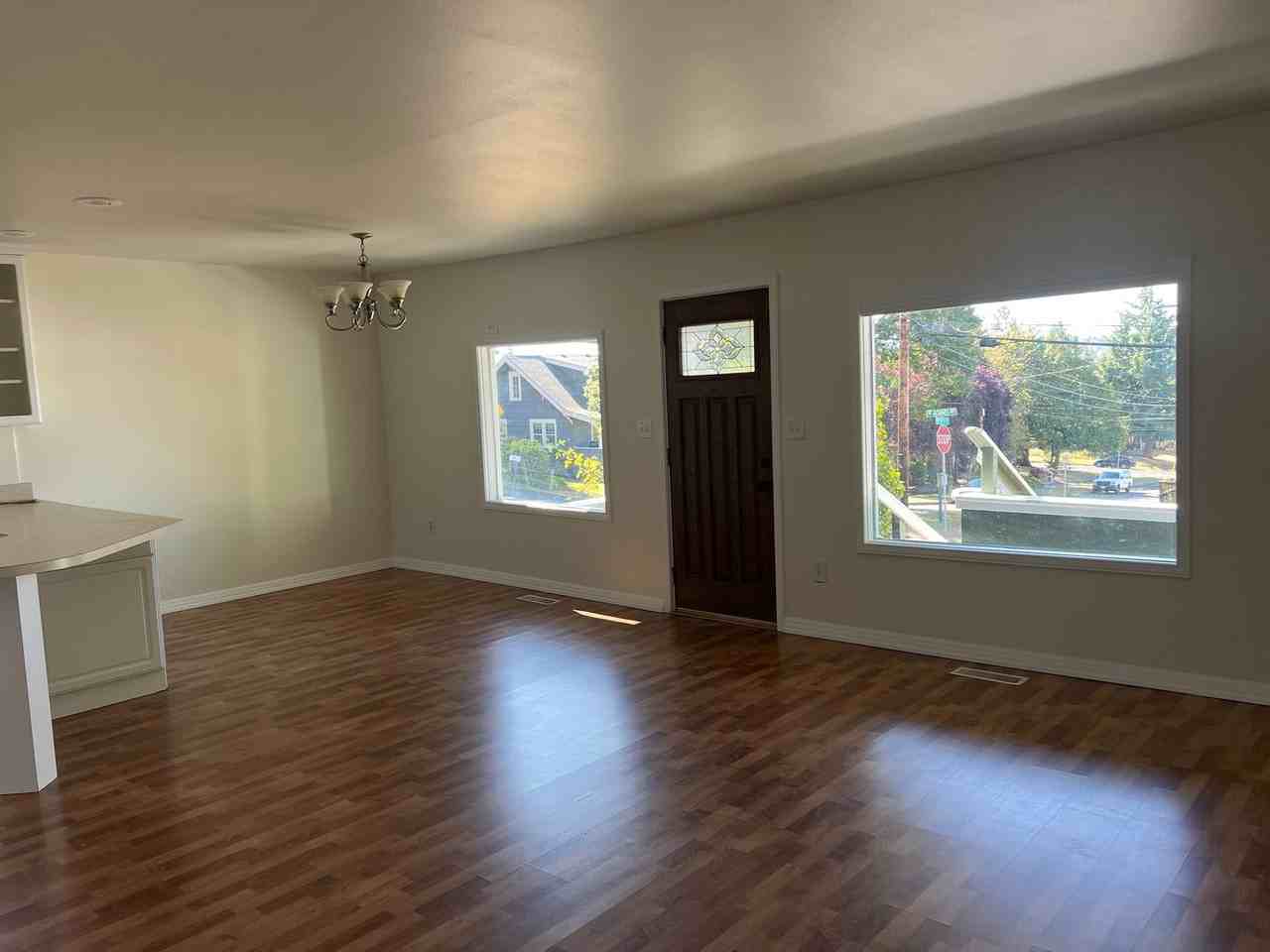 882 Se Adams Ave - Photo 5 of 18