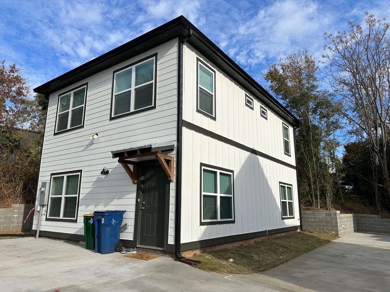 954 Dr Martin Luther King Pkwy - Photo 2 of 14