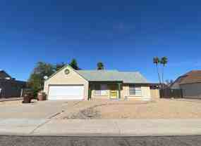 6932 W Paradise Dr - Photo 1 of 1