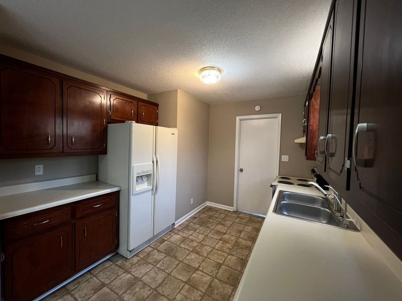 474 Ginkgo Dr - Photo 2 of 13