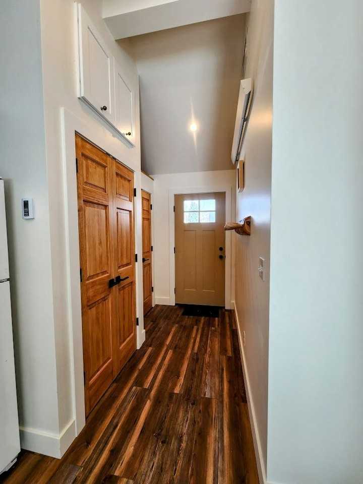 216 Maroon Ave - Photo 2 of 18