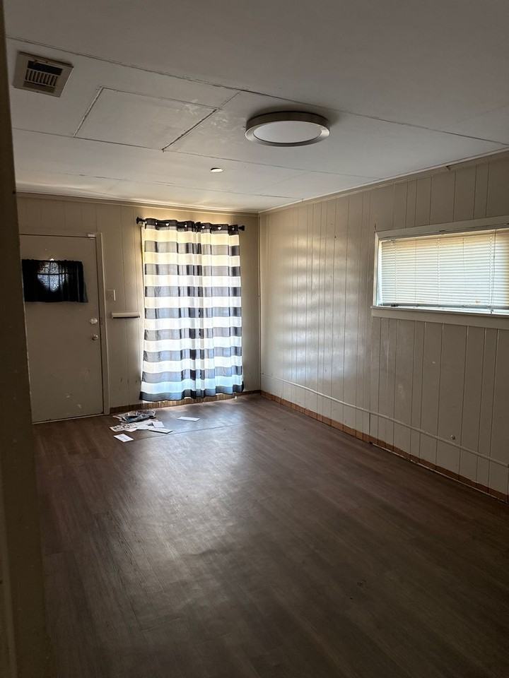 733 Kingridge Place - Photo 3 of 9