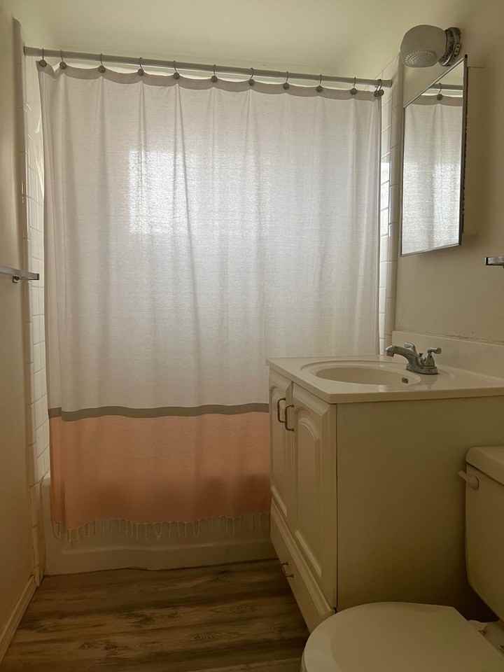 609 W 11th St - Photo 4 of 6