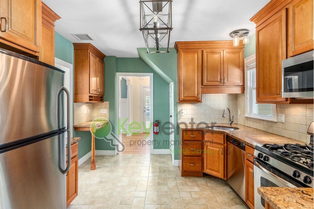 52 Magnolia Ave - Photo 3 of 24
