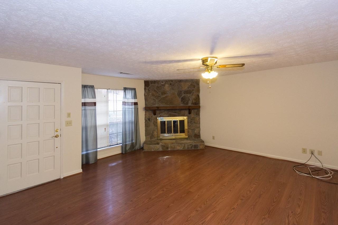 765 Oxford Hall Dr - Photo 3 of 21