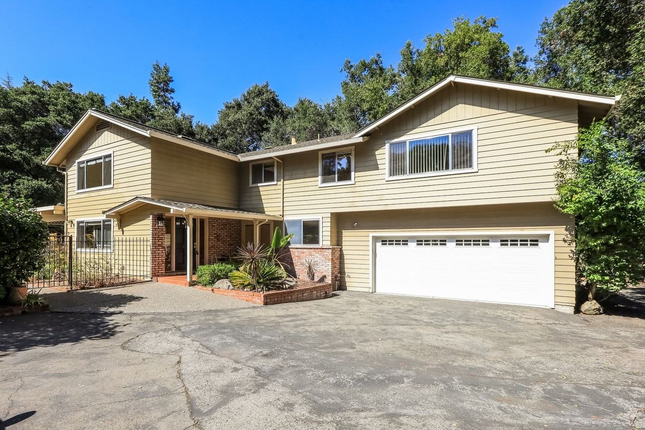20190 Winn Rd - Photo 2 of 17
