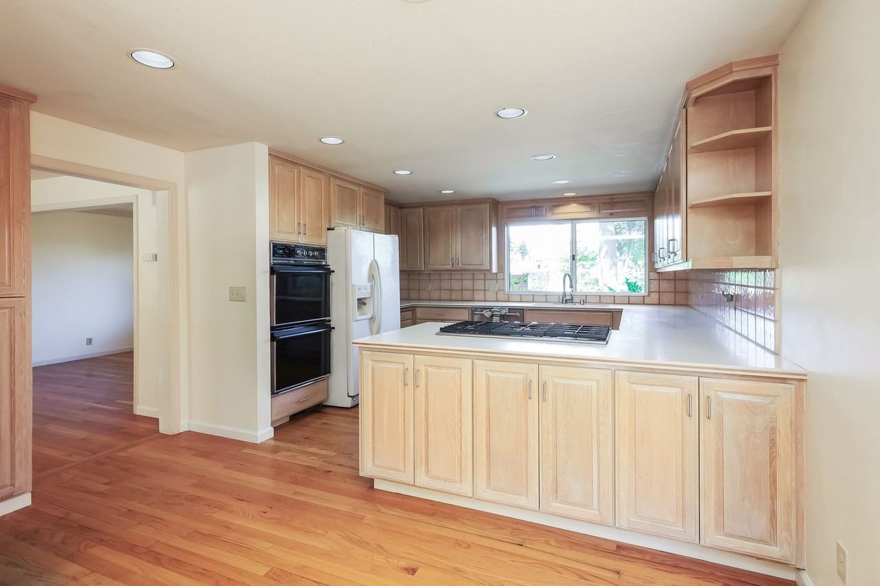 20190 Winn Rd - Photo 3 of 17