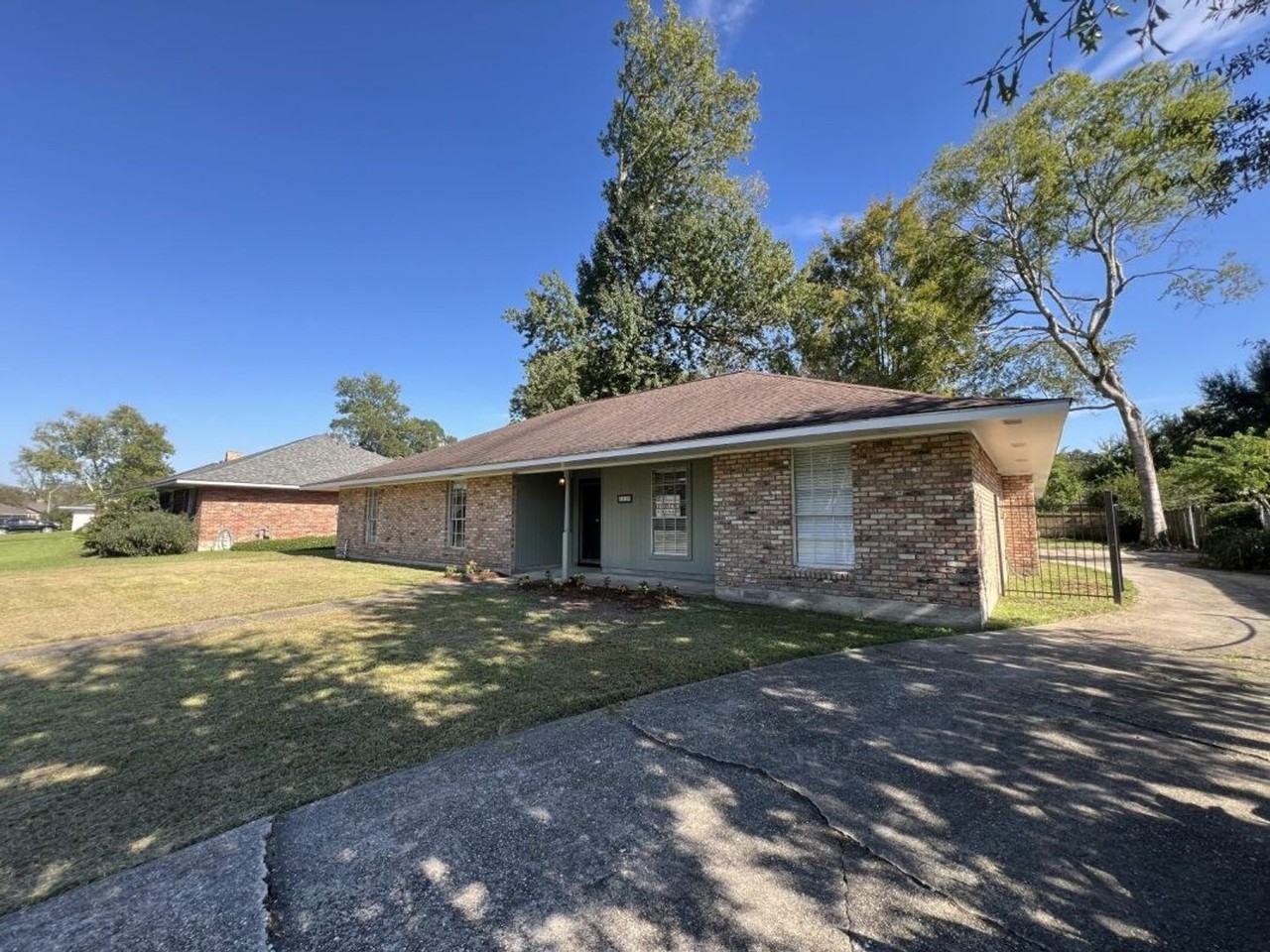 15628 Antietam Ave - Photo 3 of 41