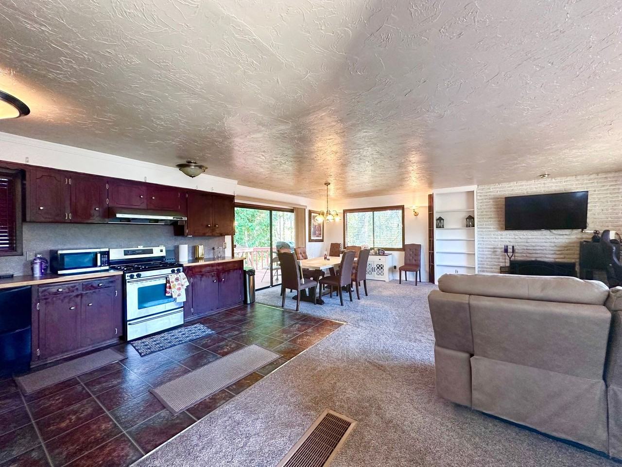 13570 Shireva Dr - Photo 3 of 24