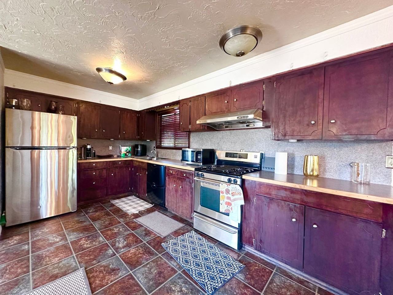 13570 Shireva Dr - Photo 4 of 24