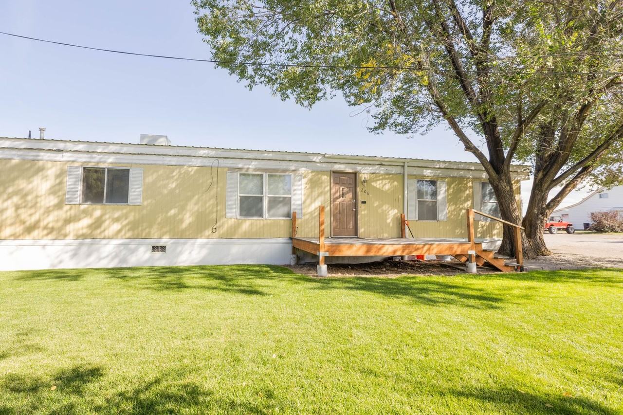 206 N 4000 E - Photo 2 of 17