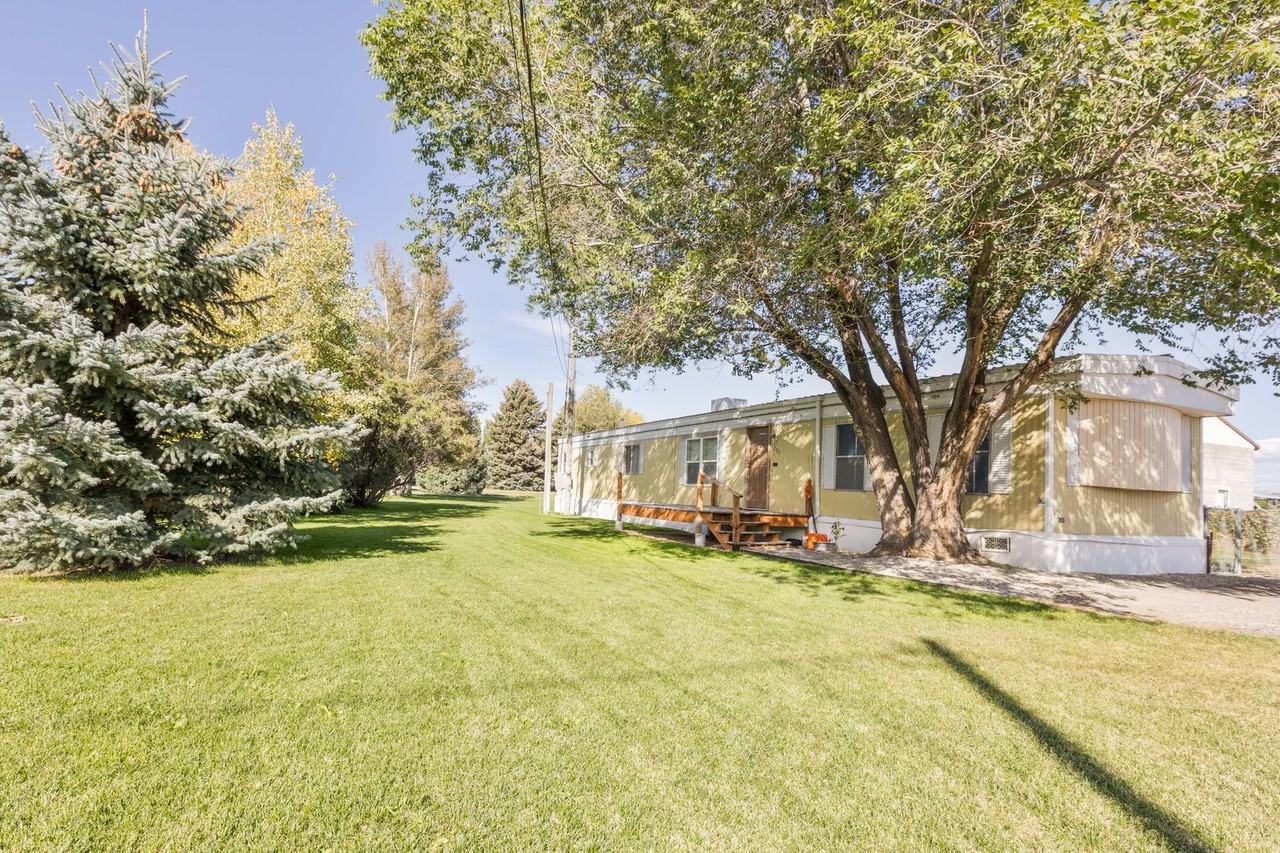 206 N 4000 E - Photo 3 of 17