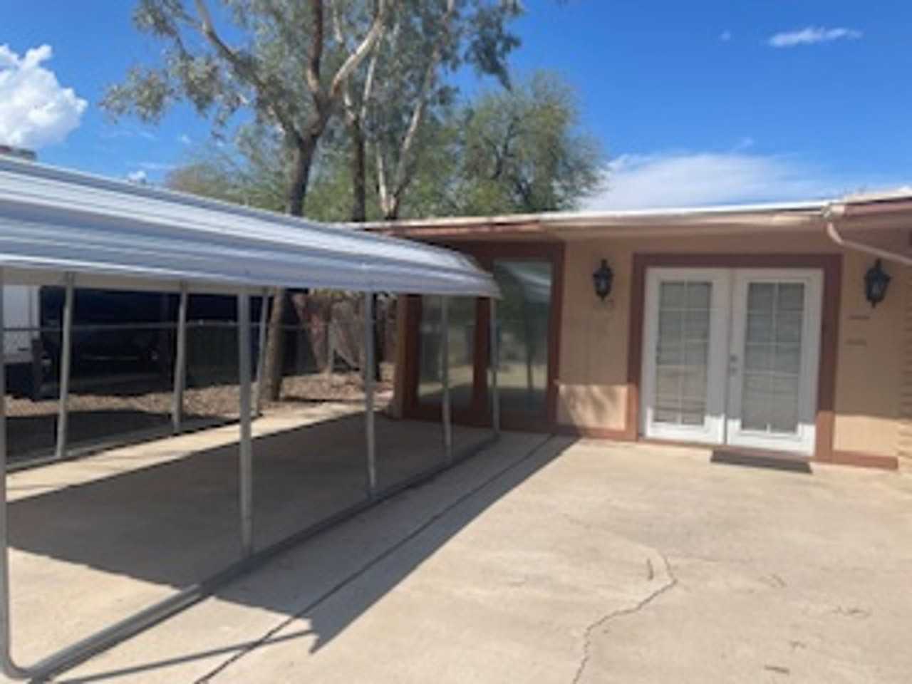 2943 E Beverly Dr - Photo 2 of 5