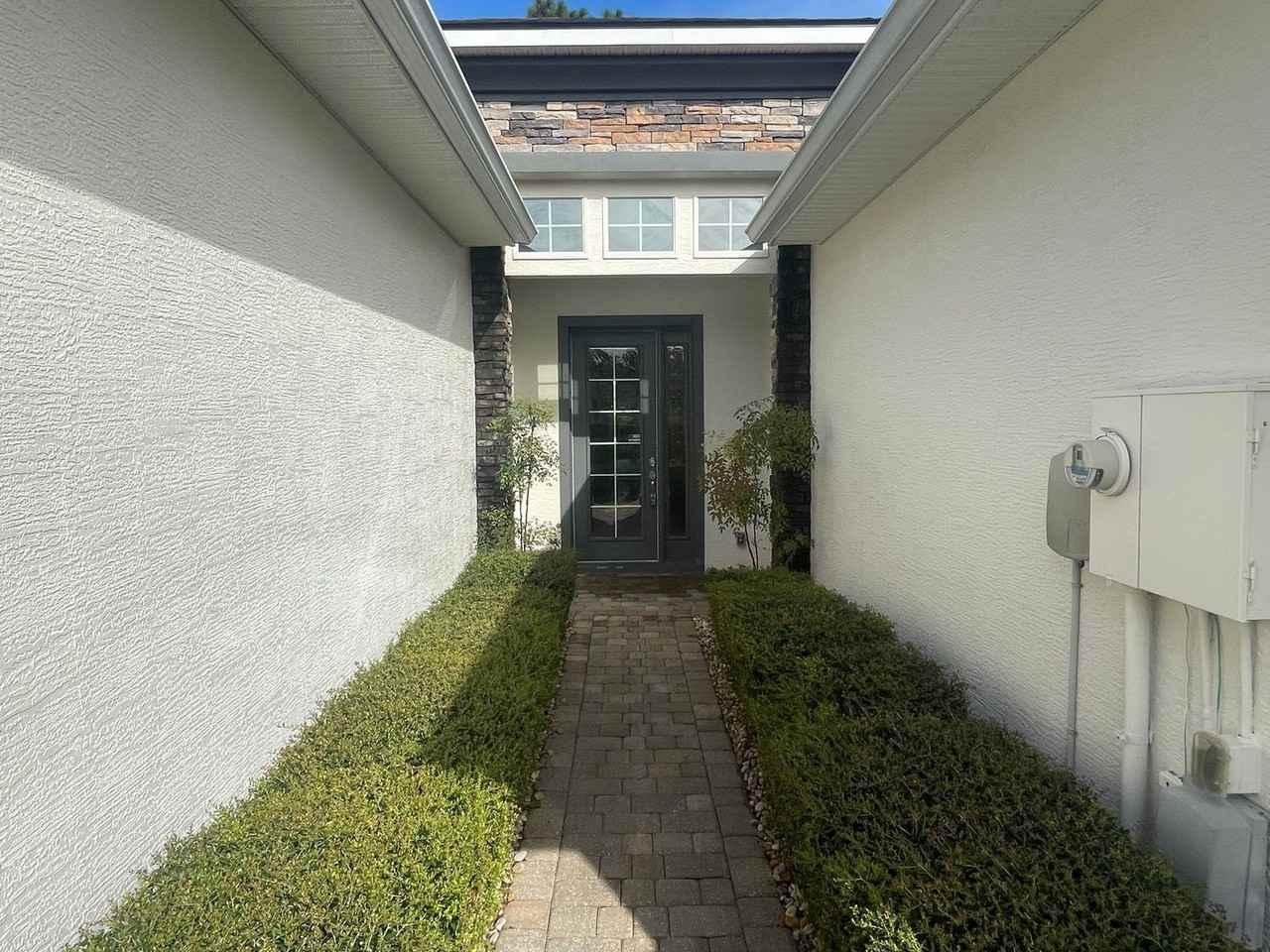 802 Aldenham Ln - Photo 2 of 22