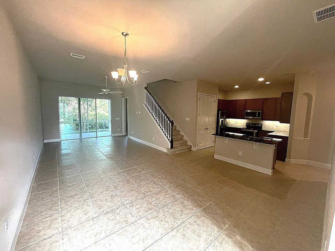 802 Aldenham Ln - Photo 3 of 22