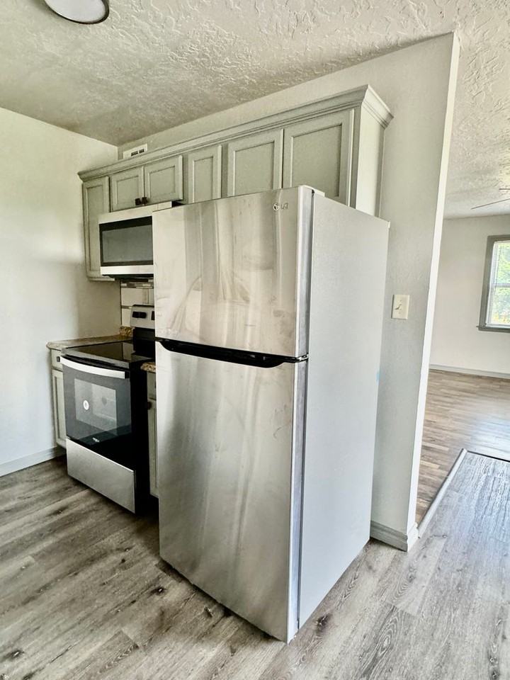 505 Nw Oak Ave - Photo 3 of 11