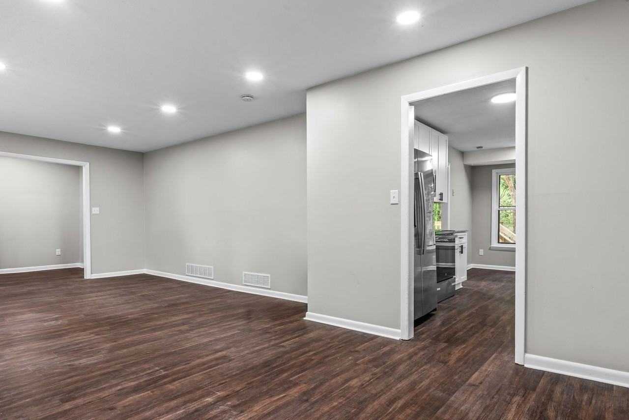 310 Weatherly Woods Dr - Photo 3 of 50