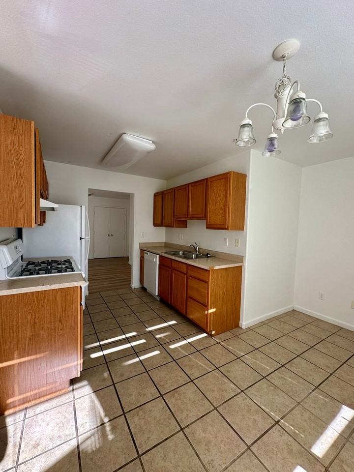 788 Castle Valley Blvd #I - Photo 2 of 17
