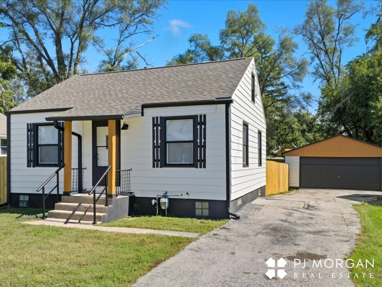 4139 N 40th Ave - Photo 2 of 23
