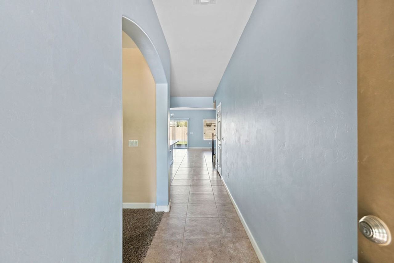 12255 E Becker Dr - Photo 3 of 42