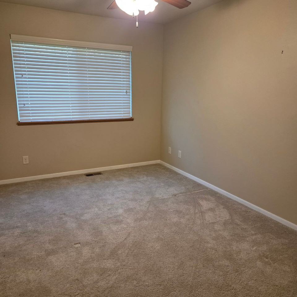 633 Carlton Dr - Photo 7 of 20