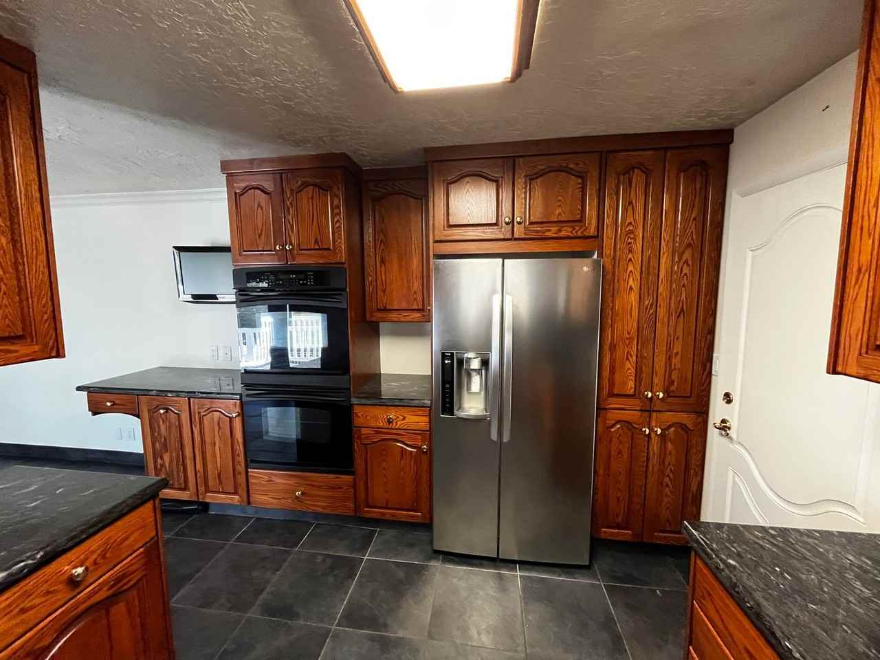 1193 N Main St - Photo 3 of 40