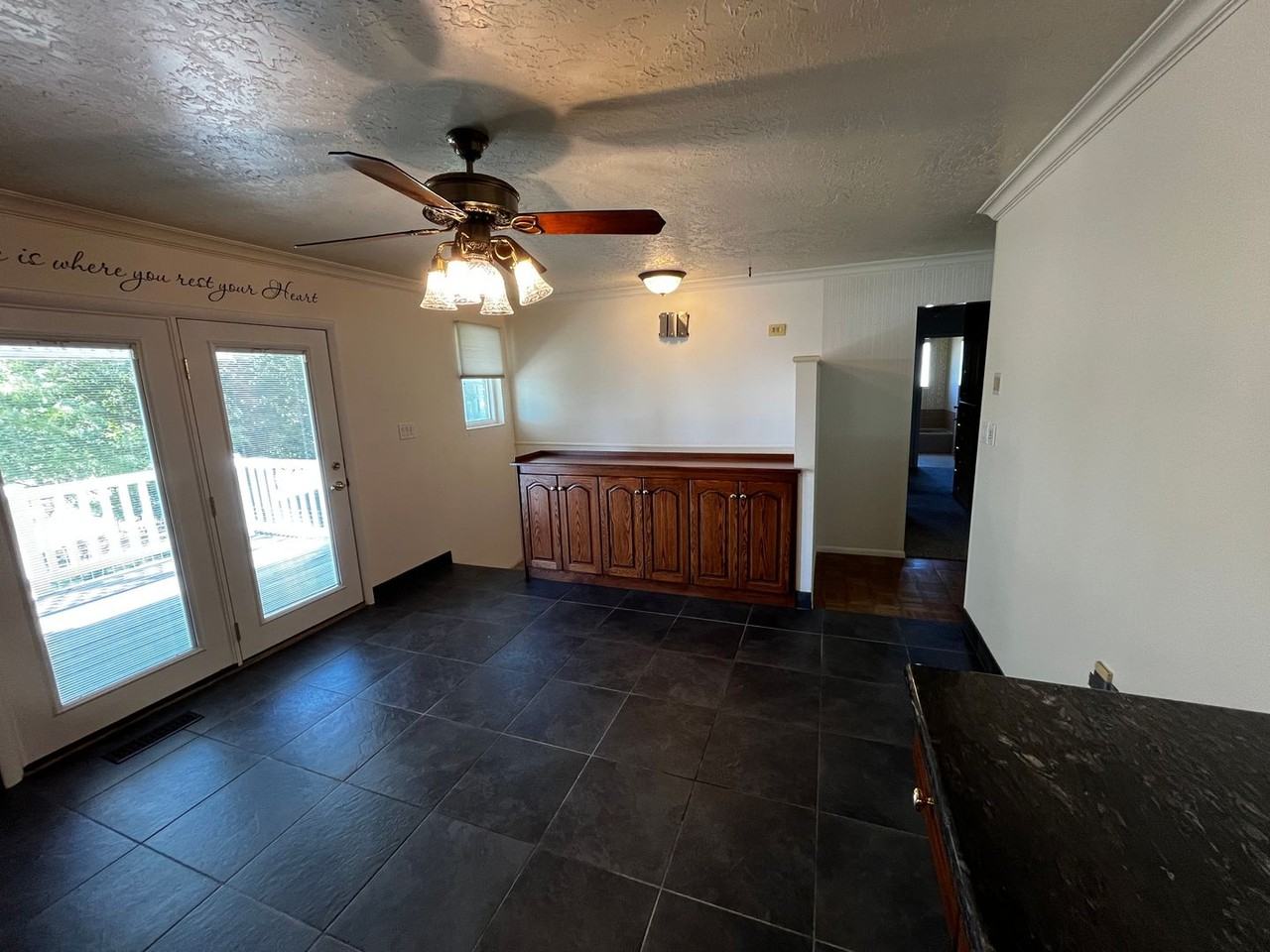 1193 N Main St - Photo 4 of 40