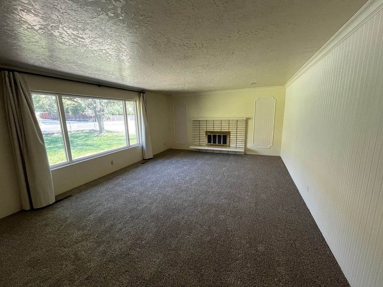 1193 N Main St - Photo 6 of 40