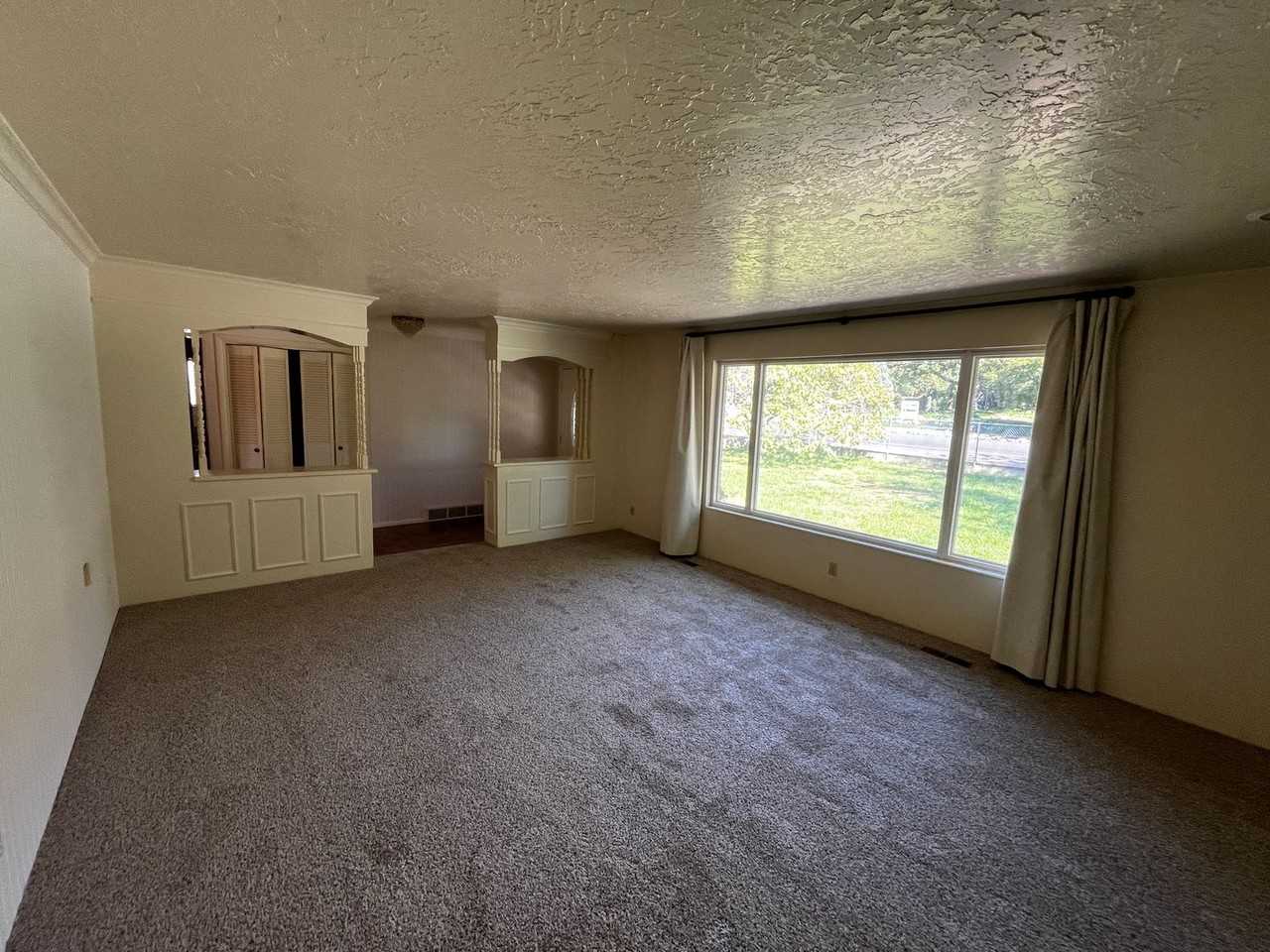 1193 N Main St - Photo 7 of 40