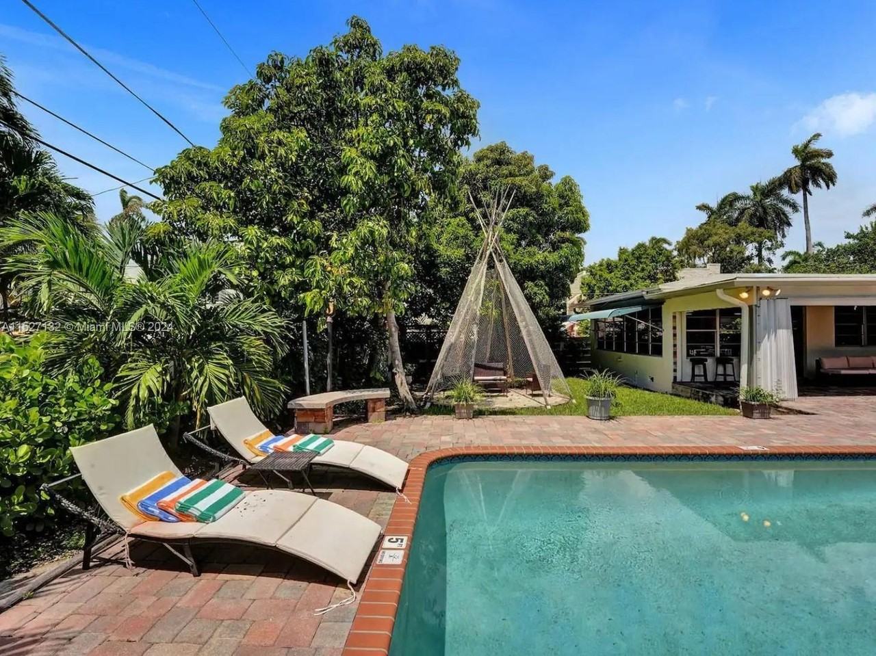 1342 Tyler St - Photo 2 of 30