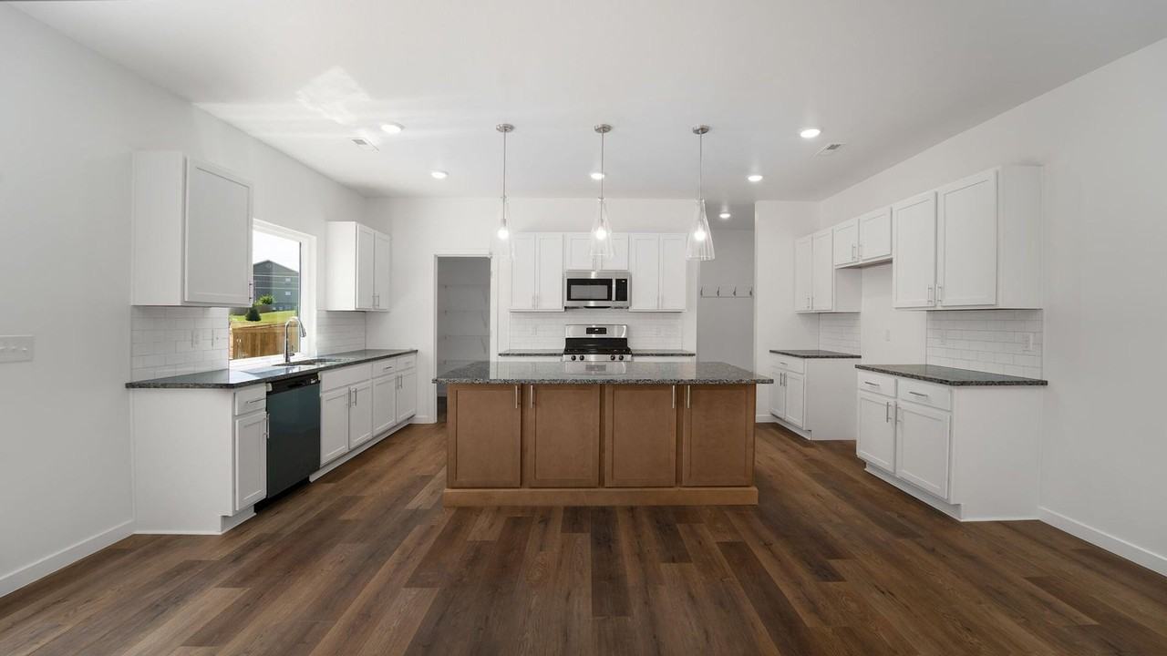 3944 E Linden Ln - Photo 3 of 36