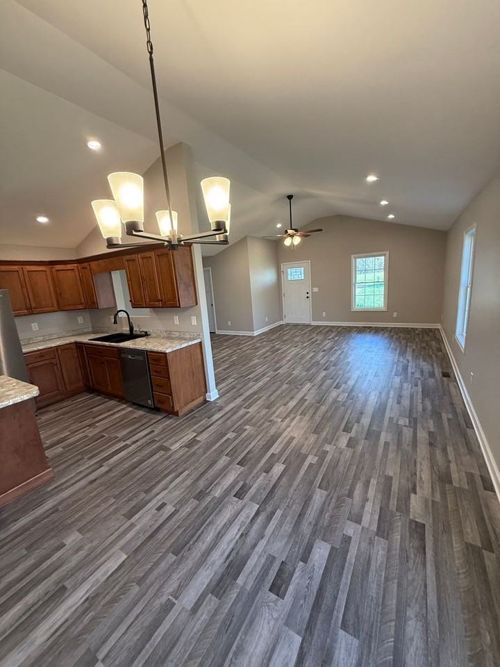 138 Foggy Ln - Photo 2 of 11