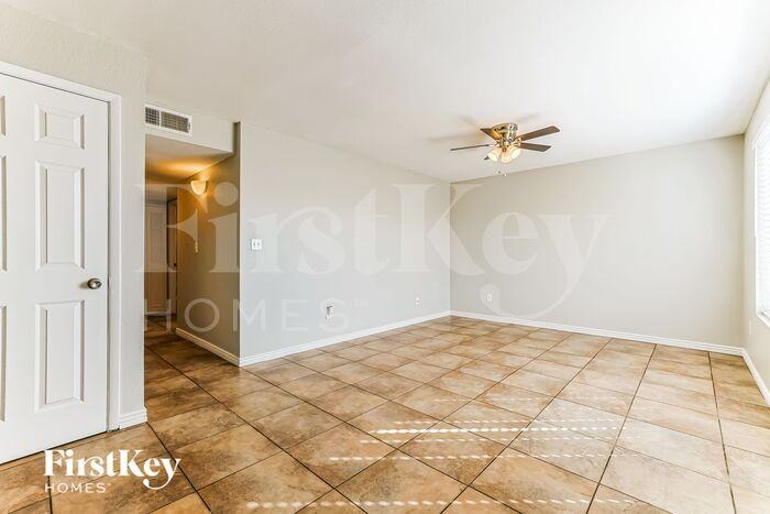 7102 W Brown St - Photo 3 of 16