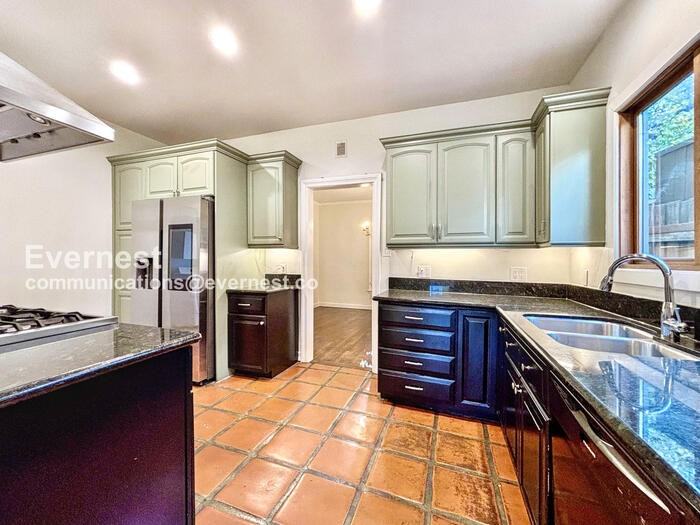 132 N Crescent Heights Blvd - Photo 2 of 28