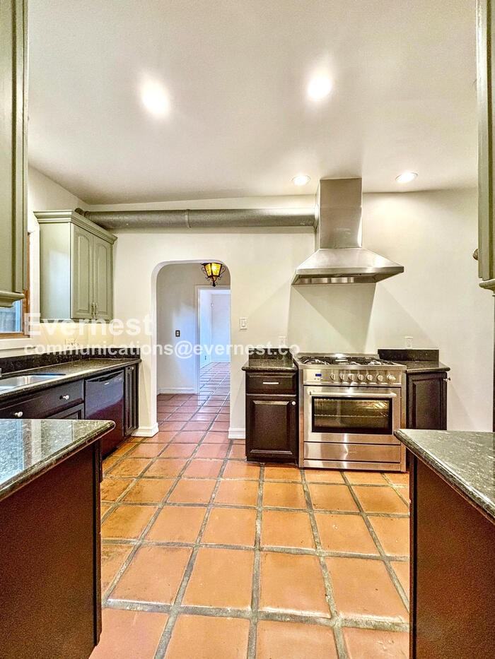 132 N Crescent Heights Blvd - Photo 3 of 28