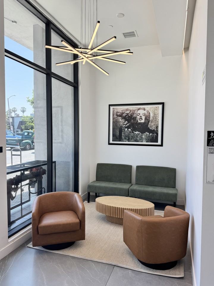 6535 Melrose Ave #301 - Photo 4 of 22