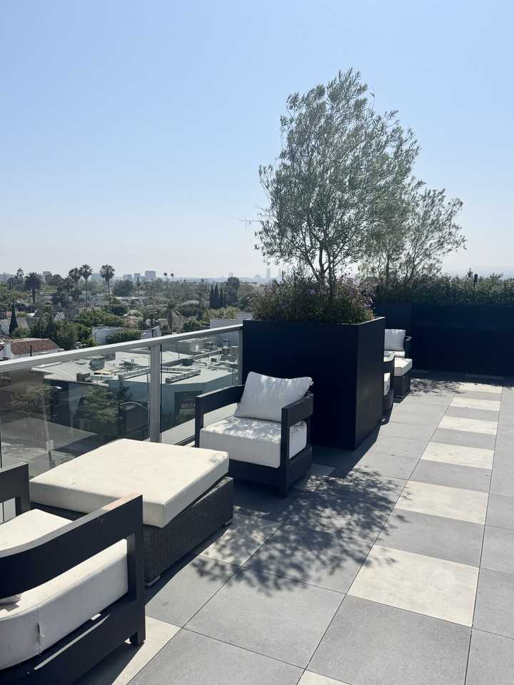 6535 Melrose Ave #301 - Photo 5 of 22