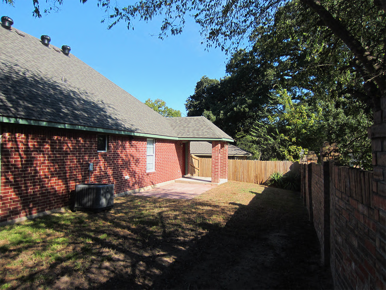 10880 Park Pl #NA - Photo 2 of 15