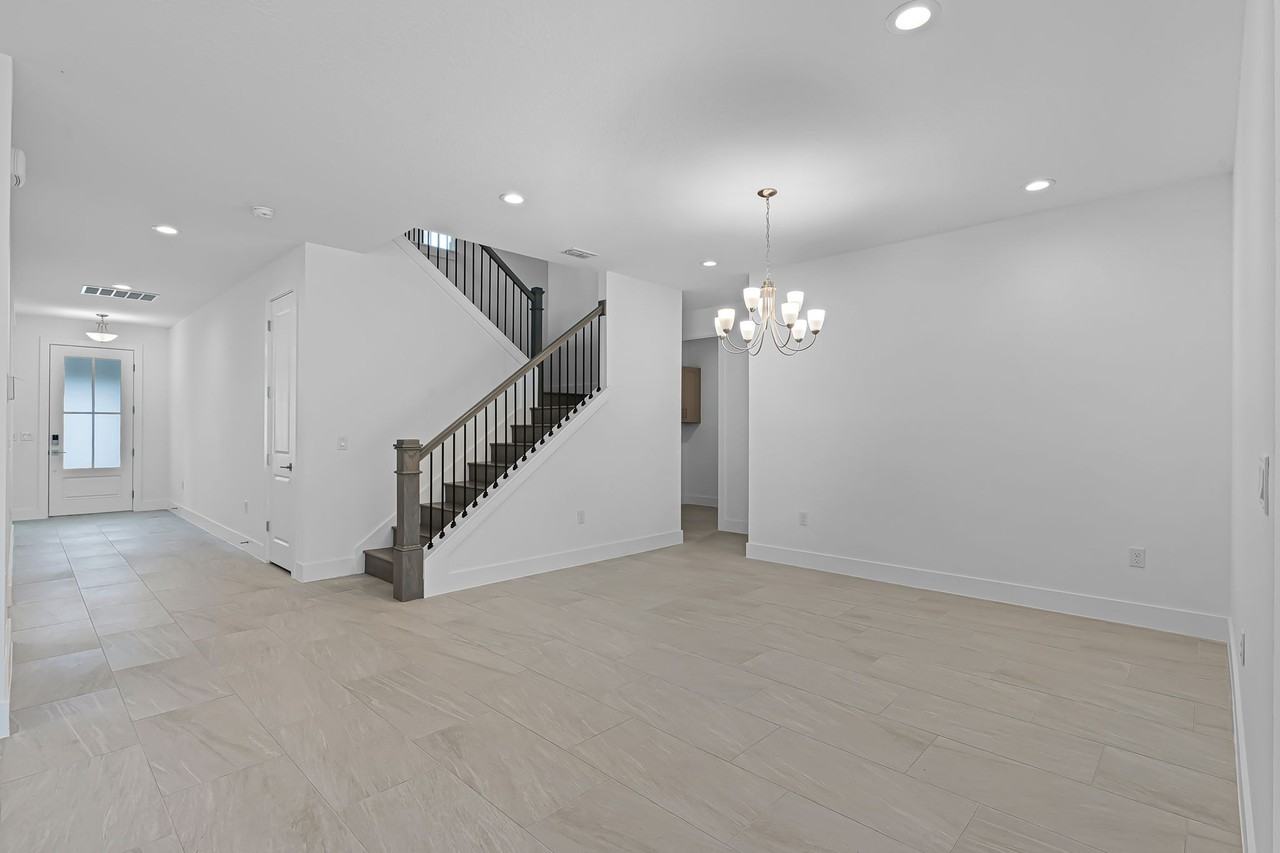 1465 Stonecliff Dr #NA - Photo 3 of 34