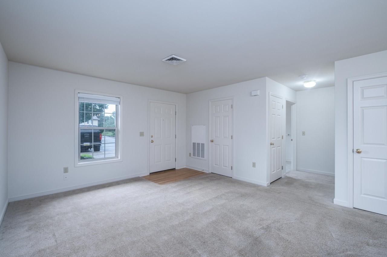 204 Daltrey Ct - Photo 2 of 15