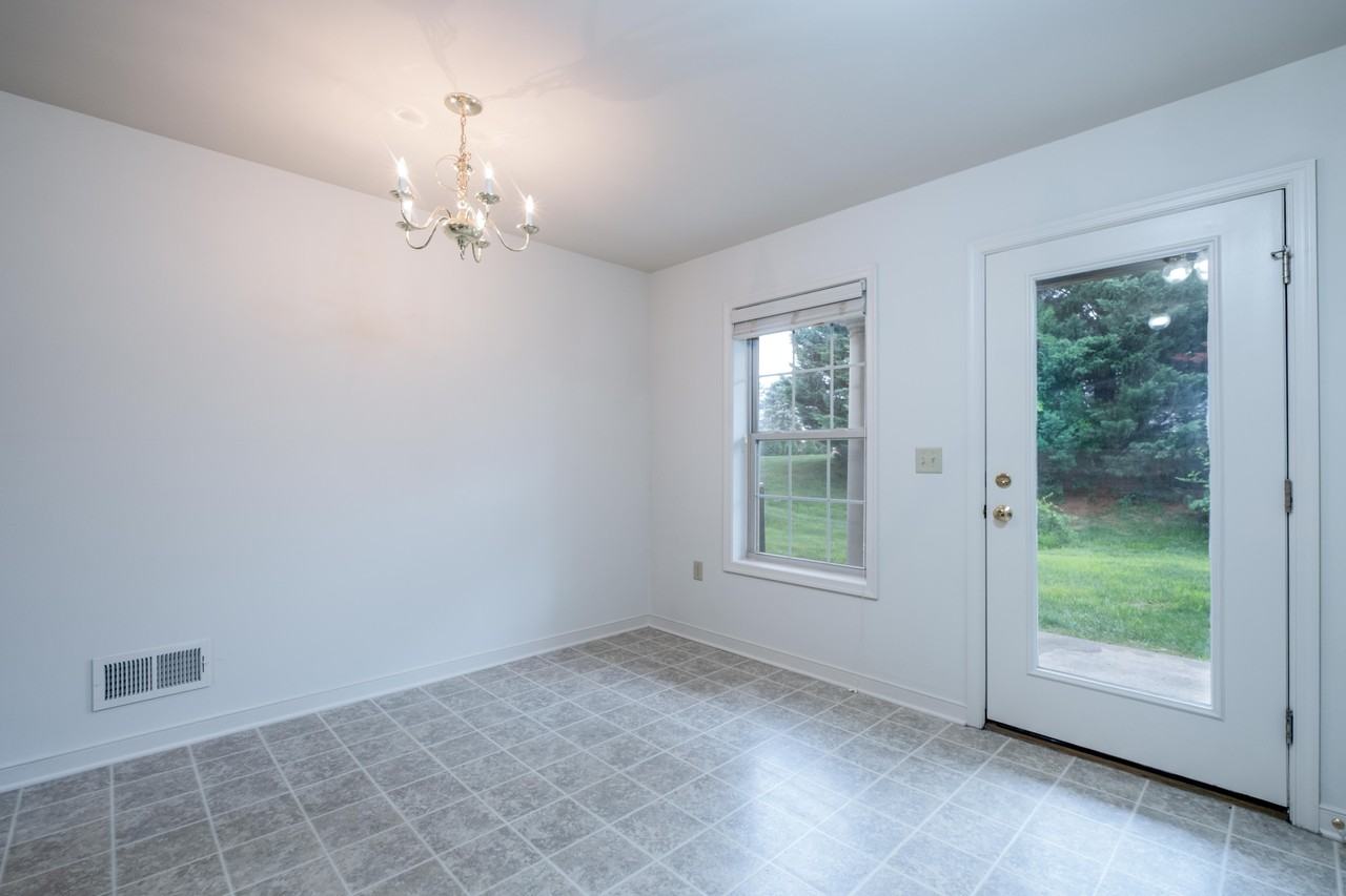 204 Daltrey Ct - Photo 5 of 15