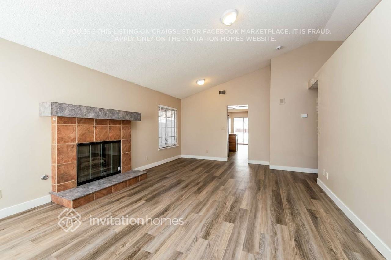 3213 Shoreheight St - Photo 5 of 15