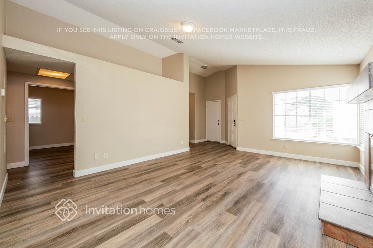 3213 Shoreheight St - Photo 3 of 15