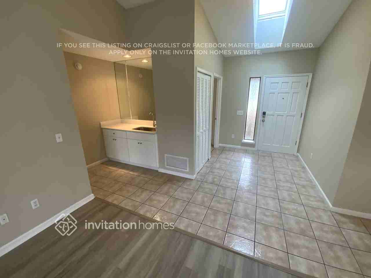 2171 Aztec Dr W - Photo 3 of 15