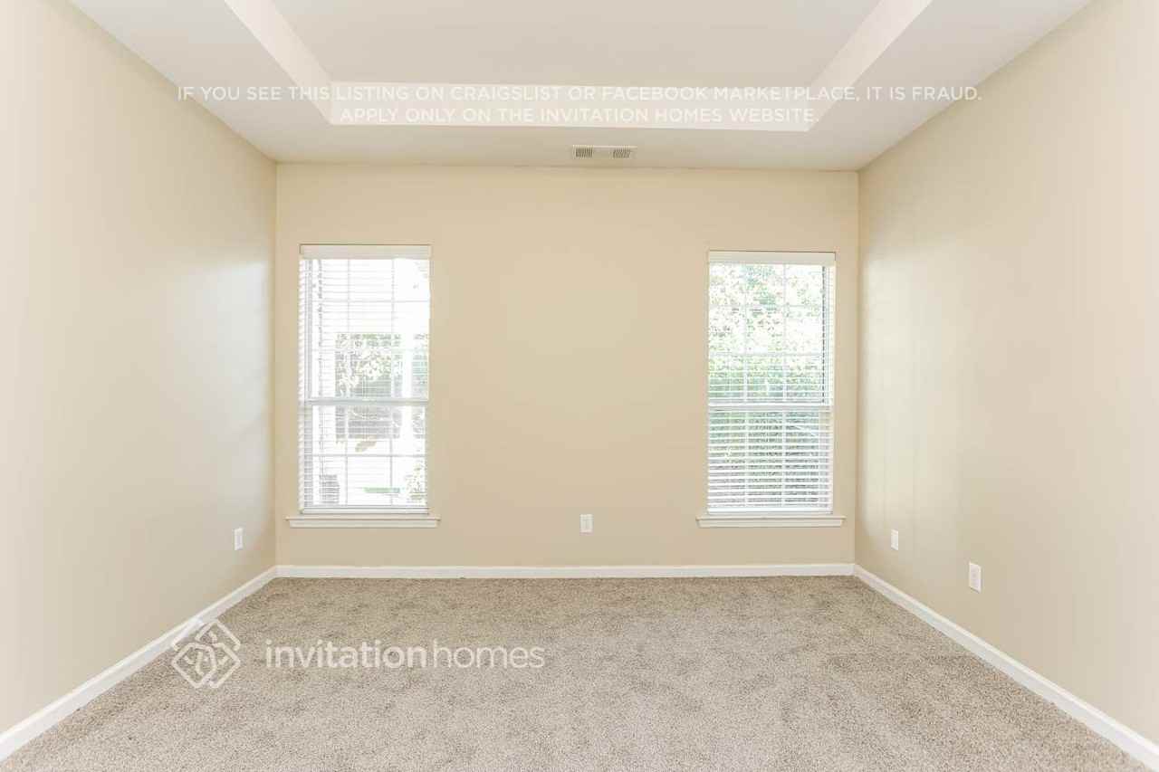 55 Lakebrooke Ln - Photo 3 of 7