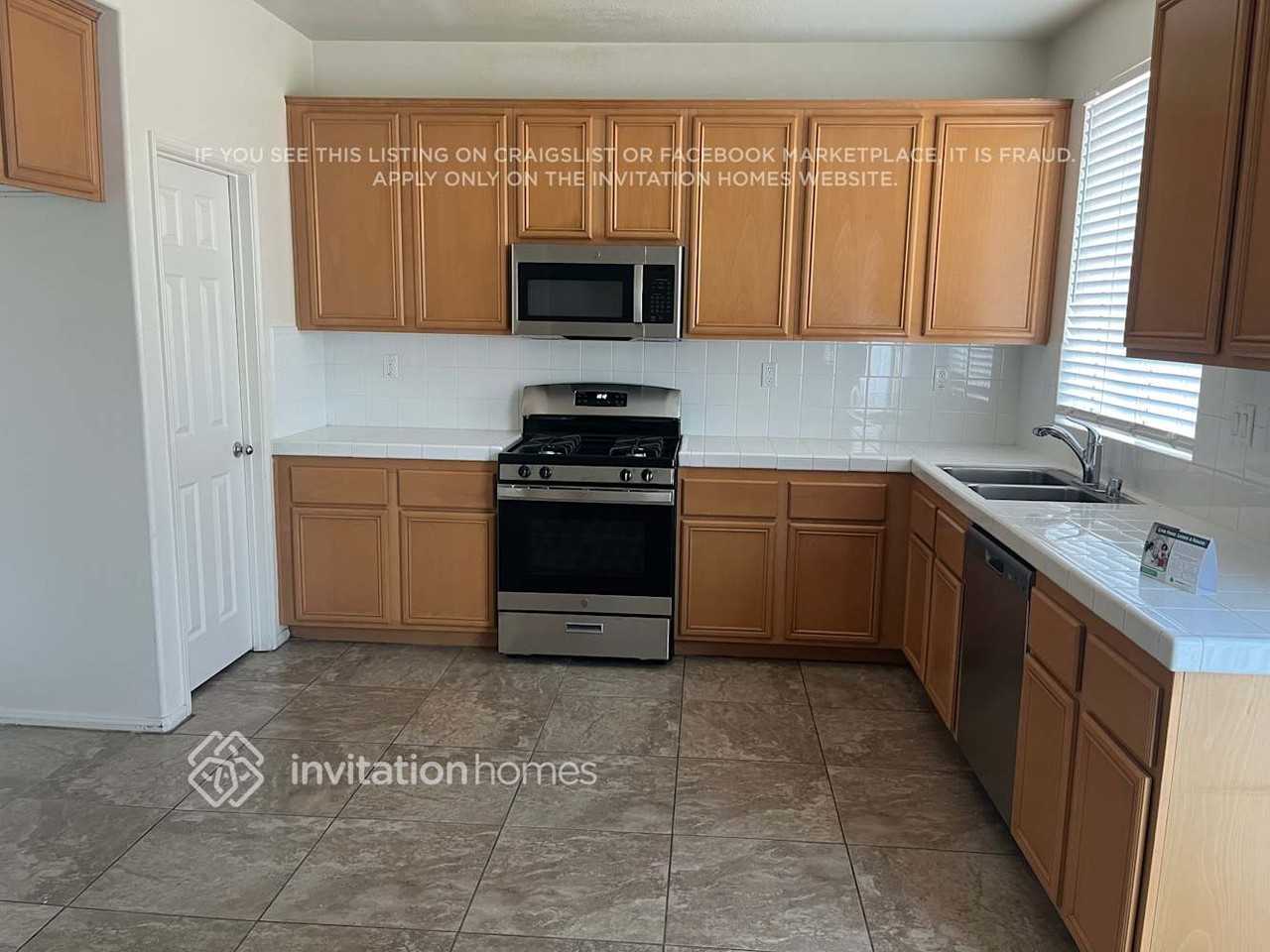 37732 Mangrove Drive - Photo 3 of 11