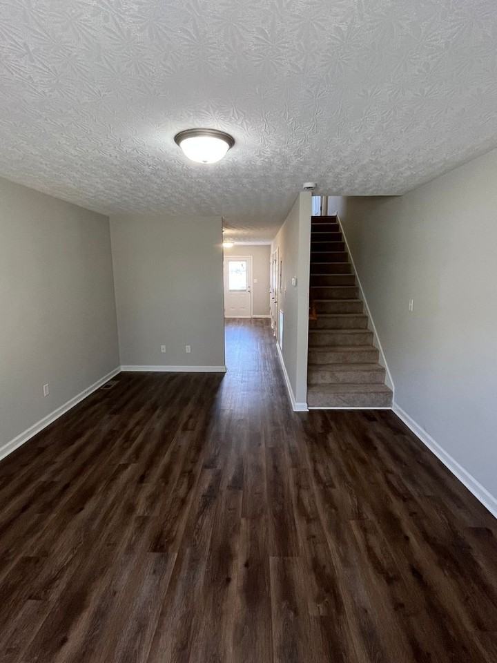 374 Upper Stone Ave - Photo 2 of 17