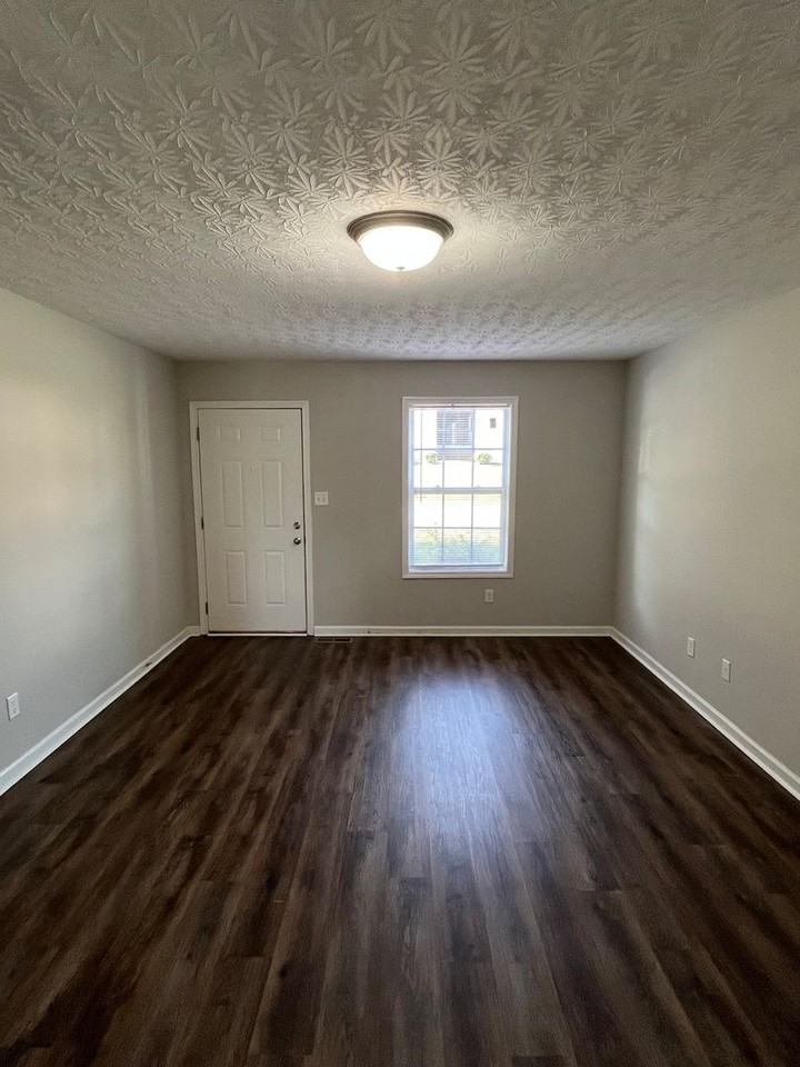 374 Upper Stone Ave - Photo 3 of 17