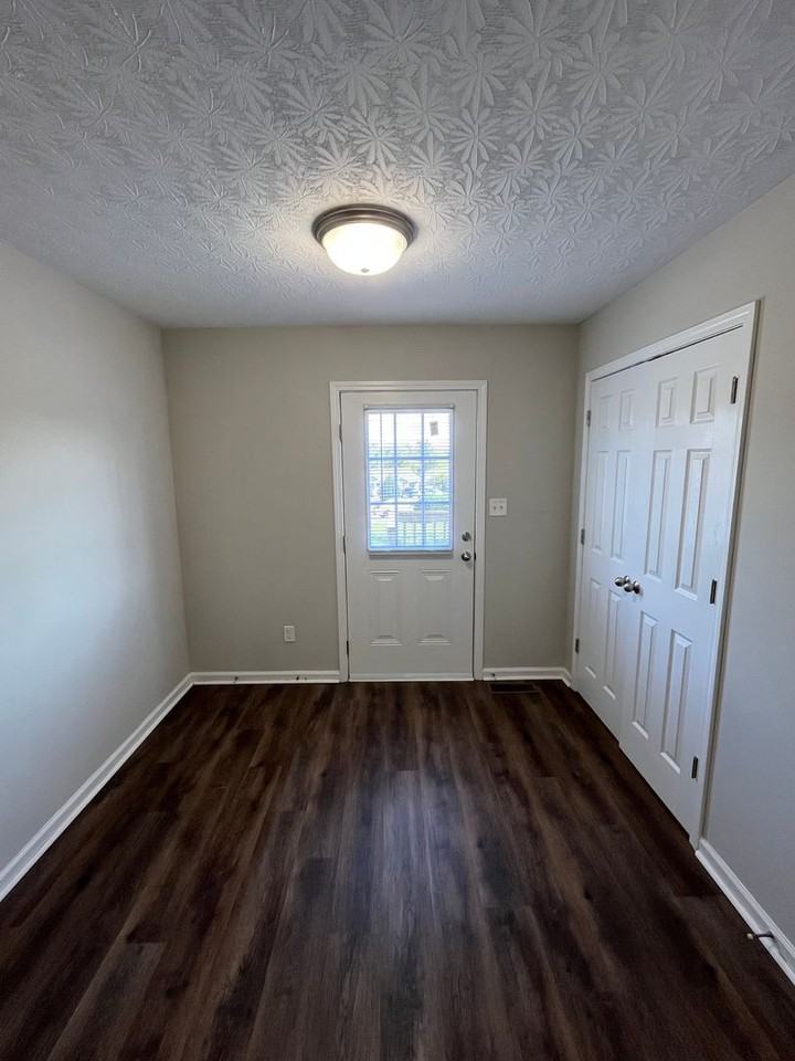 374 Upper Stone Ave - Photo 6 of 17